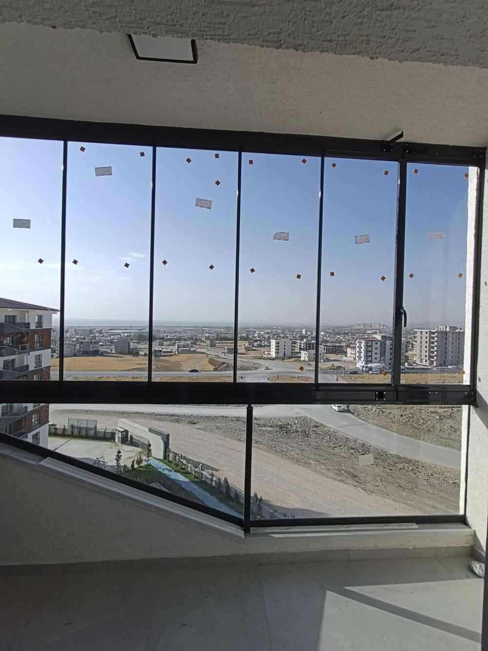 Van'da panoramik şehir manzaralı cam balkon uygulaması